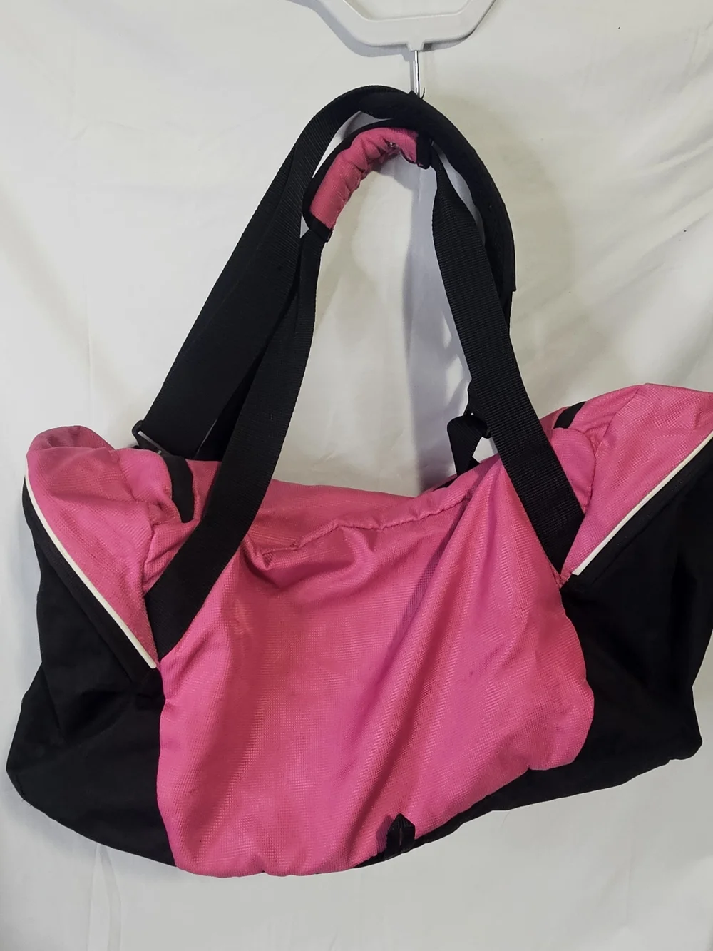 Puma – Teamsport 20 Inch Duffel Bag PUMA Pink and Black Soccer Baseball GYM pack